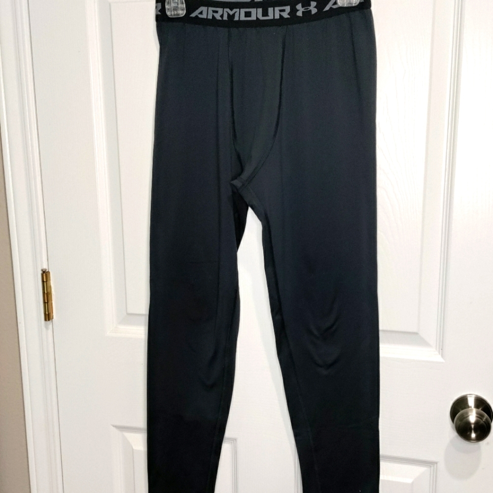 Under Armour young boy's pants/leggings size youth XL